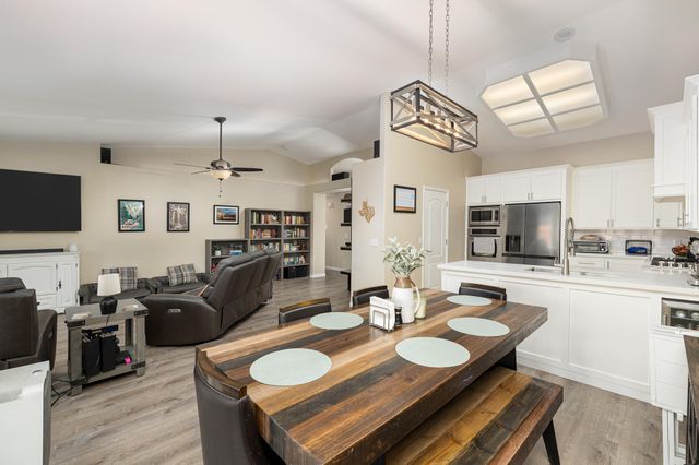2845 Kensington Court, Hanford, CA 93230