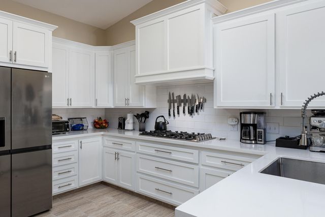2845 Kensington Court, Hanford, CA 93230
