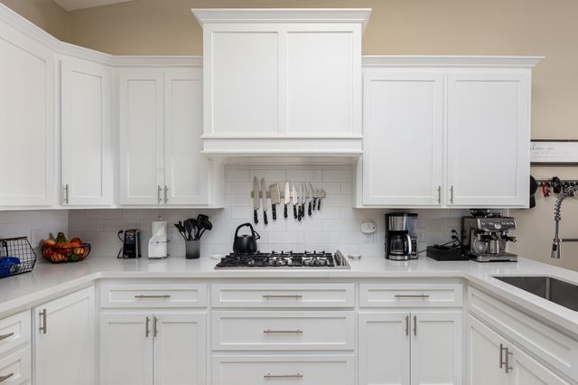 2845 Kensington Court, Hanford, CA 93230