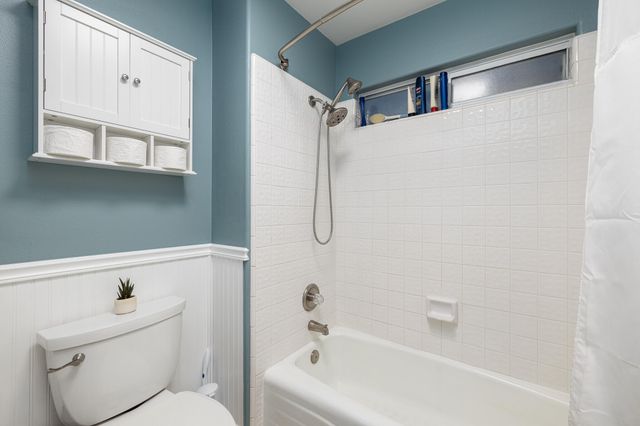 2845 Kensington Court, Hanford, CA 93230
