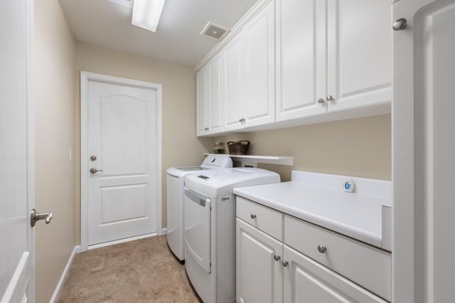 2845 Kensington Court, Hanford, CA 93230