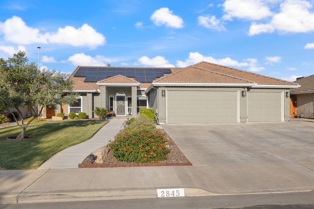 2845 Kensington Court, Hanford, CA 93230