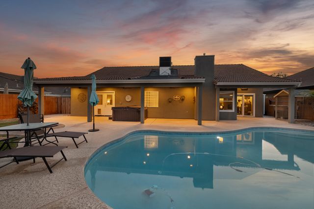 2845 Kensington Court, Hanford, CA 93230