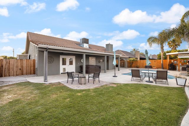 2845 Kensington Court, Hanford, CA 93230