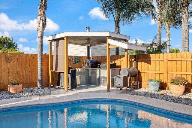 2845 Kensington Court, Hanford, CA 93230