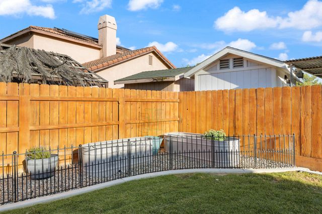 2845 Kensington Court, Hanford, CA 93230
