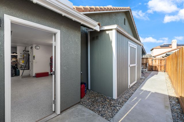 2845 Kensington Court, Hanford, CA 93230