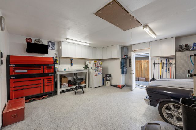 2845 Kensington Court, Hanford, CA 93230