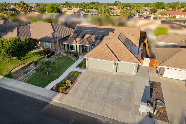 2845 Kensington Court, Hanford, CA 93230