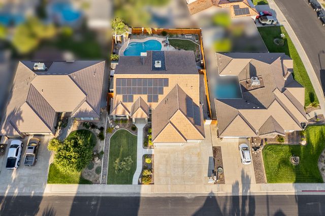 2845 Kensington Court, Hanford, CA 93230
