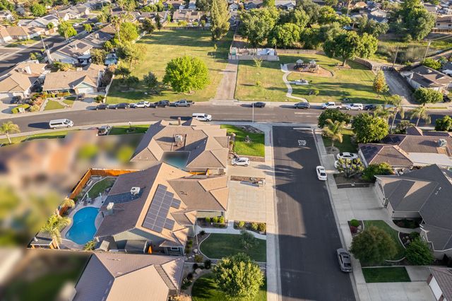 2845 Kensington Court, Hanford, CA 93230