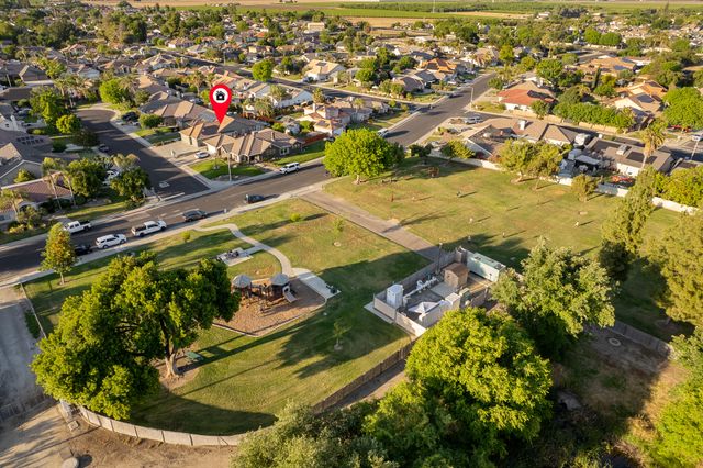 2845 Kensington Court, Hanford, CA 93230