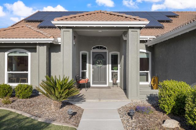 2845 Kensington Court, Hanford, CA 93230