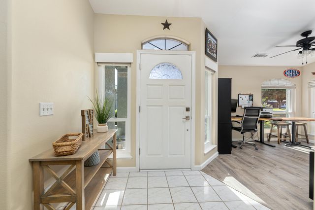 2845 Kensington Court, Hanford, CA 93230