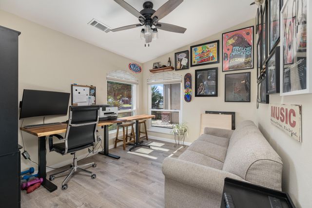 2845 Kensington Court, Hanford, CA 93230