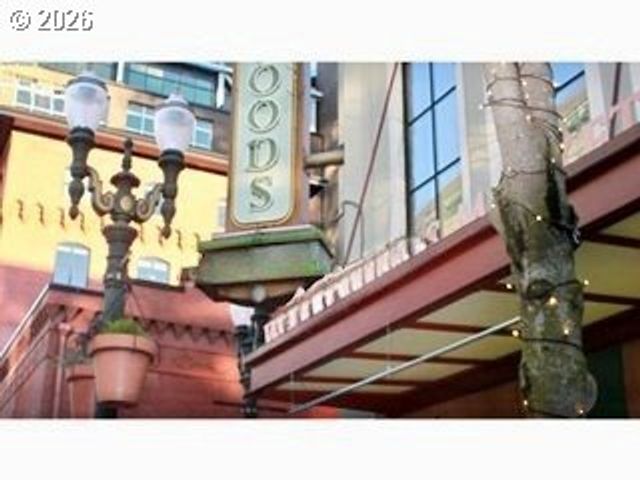 1926 W BURNSIDE St 807, Portland, OR 97209