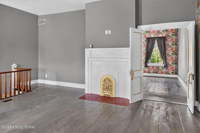 712 E Main St, Madison, IN 47250