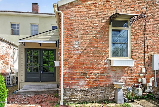 712 E Main St, Madison, IN 47250