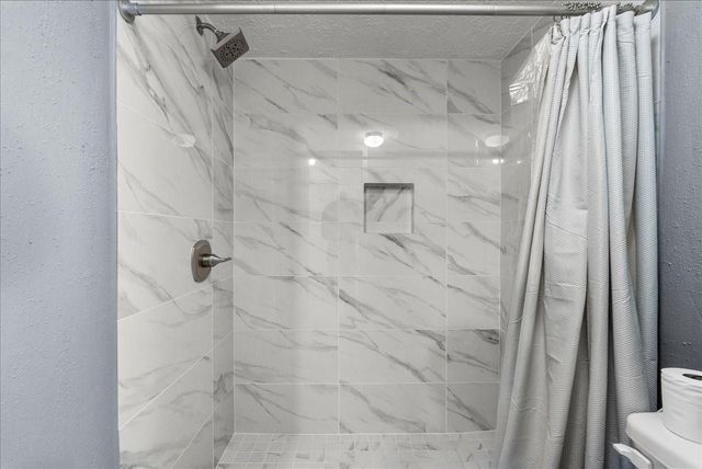 671 Davis Road, League City, TX 77573