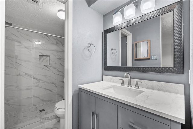 671 Davis Road, League City, TX 77573