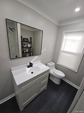 20300 Elkhart Street, Harper Woods, MI 48225