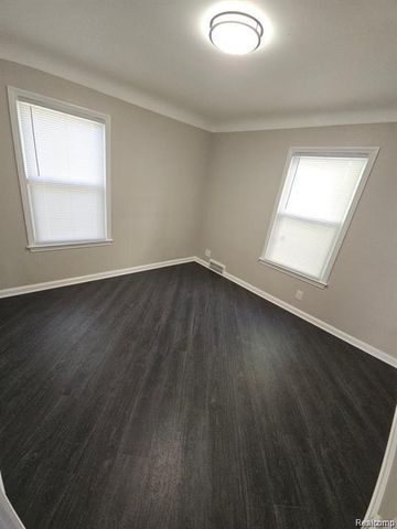 20300 Elkhart Street, Harper Woods, MI 48225