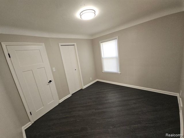 20300 Elkhart Street, Harper Woods, MI 48225