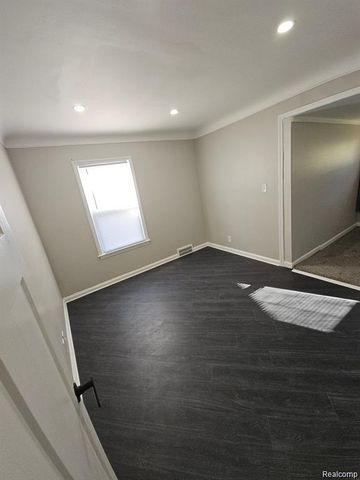 20300 Elkhart Street, Harper Woods, MI 48225