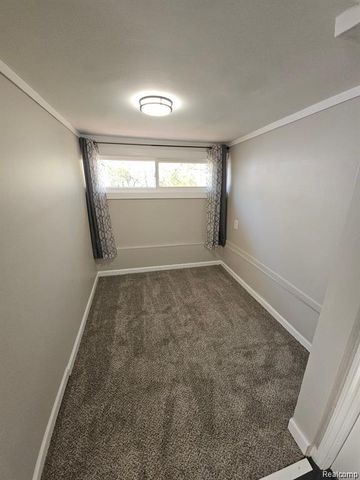 20300 Elkhart Street, Harper Woods, MI 48225