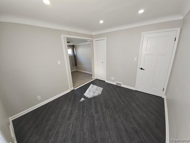 20300 Elkhart Street, Harper Woods, MI 48225