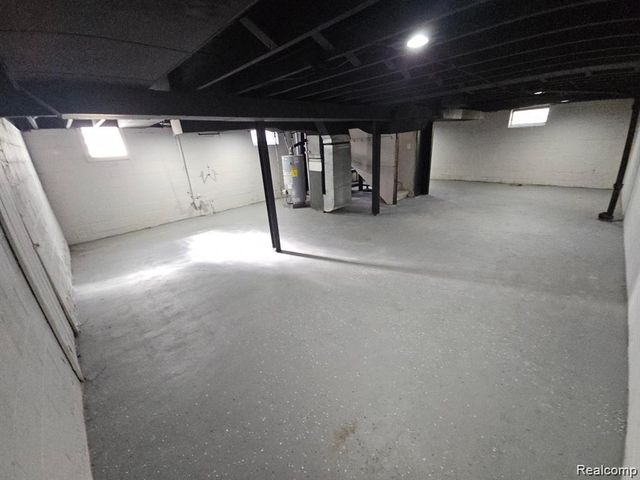 20300 Elkhart Street, Harper Woods, MI 48225