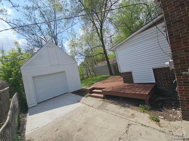 20300 Elkhart Street, Harper Woods, MI 48225