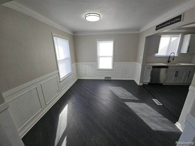 20300 Elkhart Street, Harper Woods, MI 48225