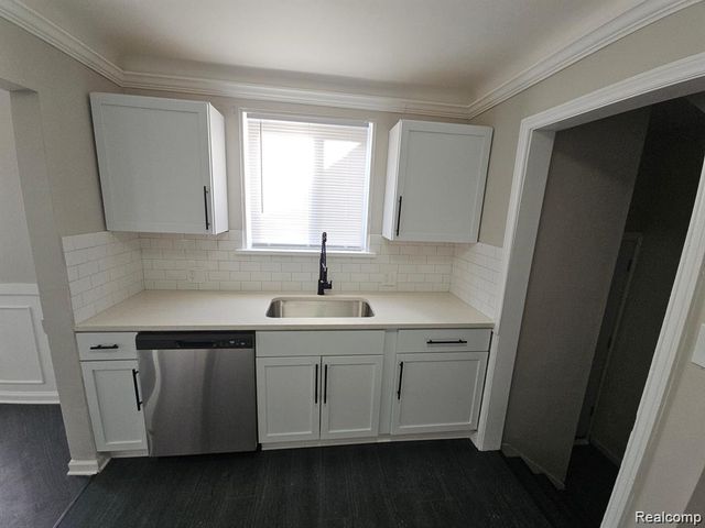 20300 Elkhart Street, Harper Woods, MI 48225