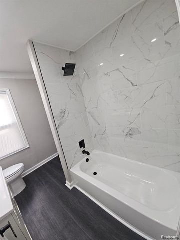 20300 Elkhart Street, Harper Woods, MI 48225