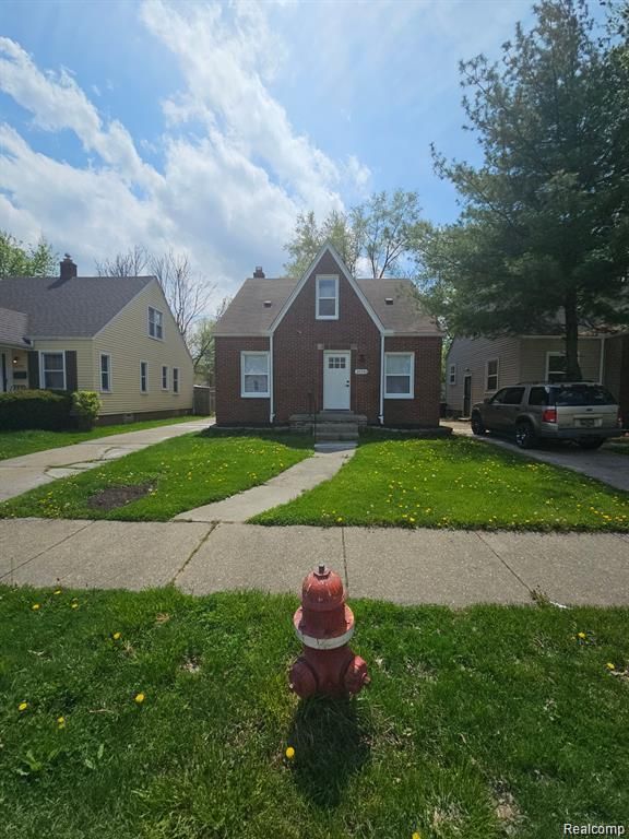 20300 Elkhart Street, Harper Woods, MI 48225