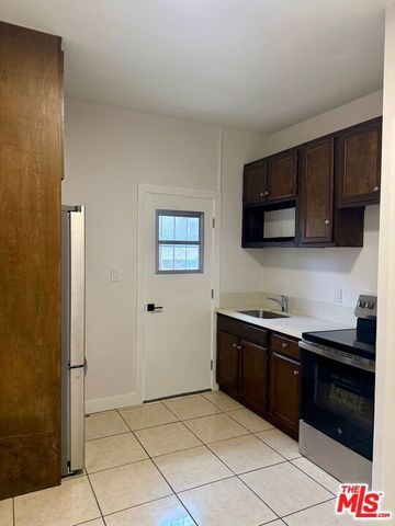 224 S kenilworth Street, Glendale, CA 91204