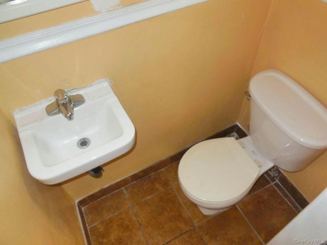 25-53 McIntosh Street, East Elmhurst, NY 11369