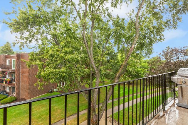 1450 W Sandpebble Drive 347, Wheeling, IL 60090