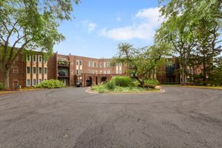 1450 W Sandpebble Drive 347, Wheeling, IL 60090