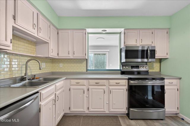 49 Cheryl Court, Troy, NY 12180