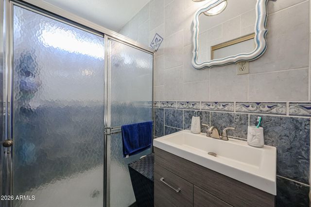 4332 W CLARENDON Avenue, Phoenix, AZ 85031