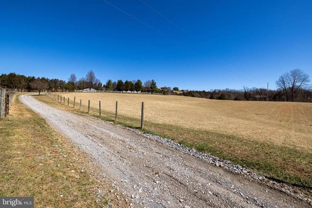 2301 S PAGE VALLEY RD, Luray, VA 22835