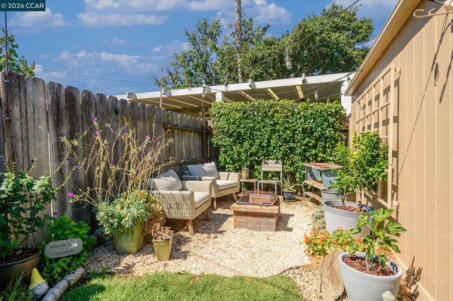 1201 Missouri St, Fairfield, CA 94533