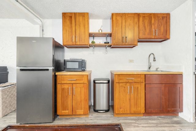 440 Lewers Street 402, Honolulu, HI 96815