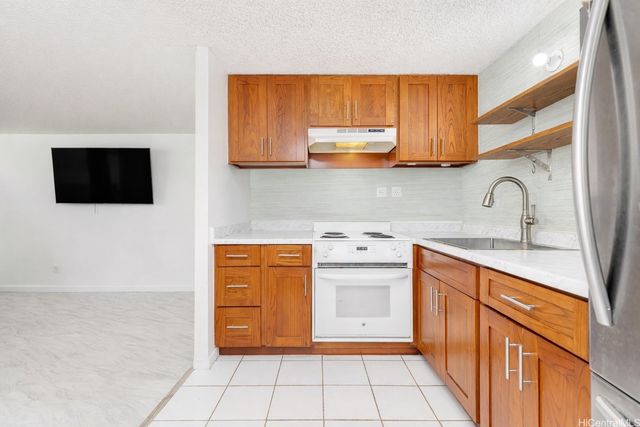 440 Lewers Street 402, Honolulu, HI 96815