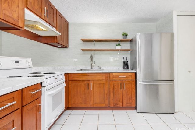 440 Lewers Street 402, Honolulu, HI 96815