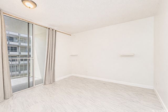 440 Lewers Street 402, Honolulu, HI 96815