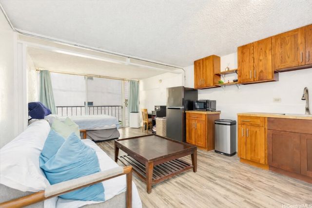 440 Lewers Street 402, Honolulu, HI 96815