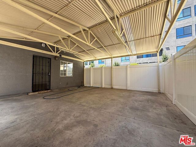 6742 Radford Avenue, Los Angeles, CA 91606